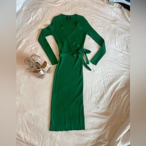 Vici wrap dress - size L Never worn!